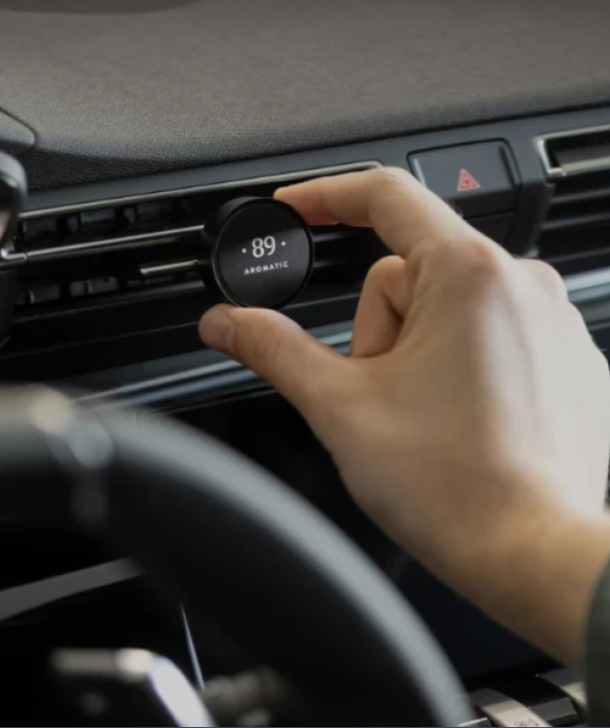 Clipe Ar Carro Recarregável AROMATIC•89• | Fragrância Premium Design Elegante